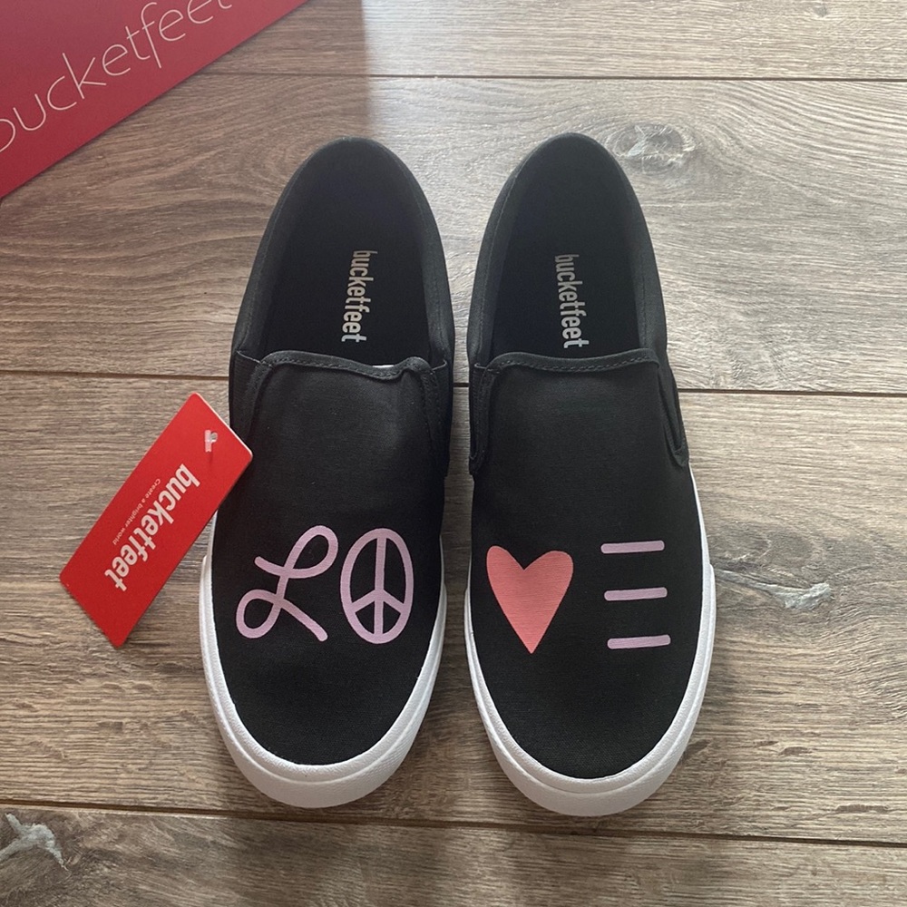 New in box bucketfeet slip on, Spots & Dots LOVE shoes. Size 10.